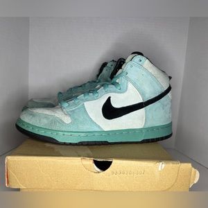 Dunk High SB Sea Crystal Size 10.5M Pre-loved